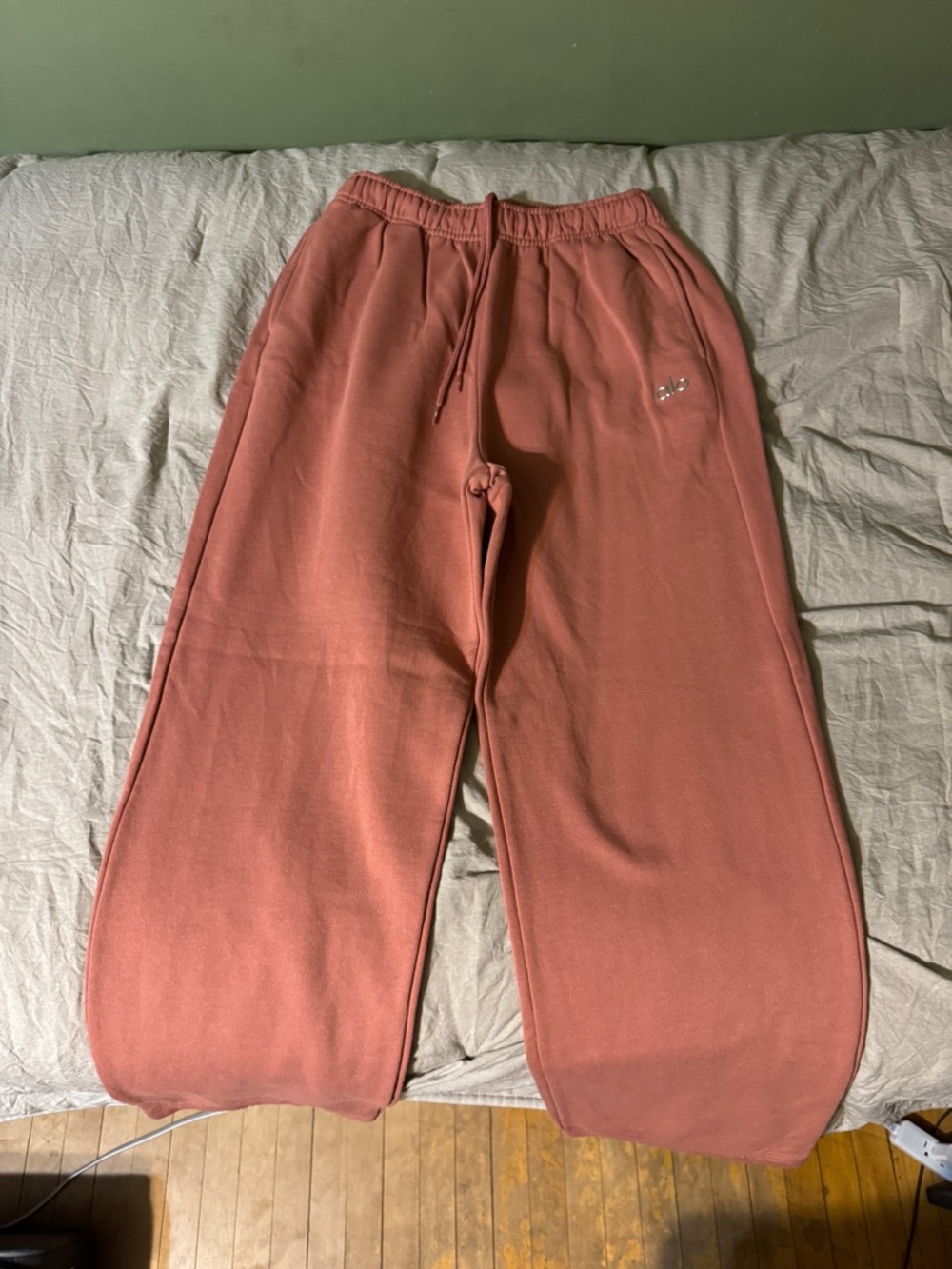 Alo Accolade Terra Cotta Sweat Set - Picture 4 of 6